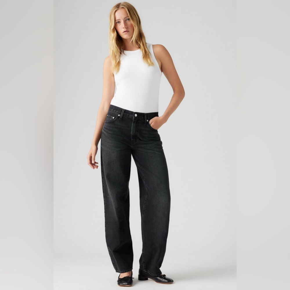 Levi's Baggy Dad Jeans 
Size: 28” waist x 32” inseam